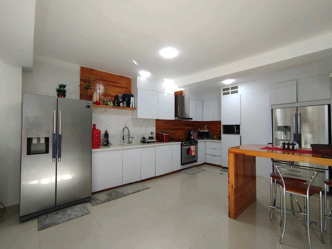 Casa En Venta en Villa Lago Colinas de Guataparo FH-9621117 - Foto 2