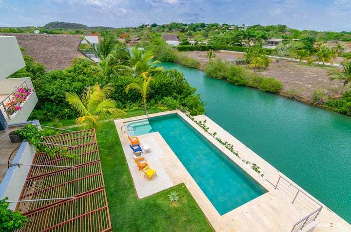 CASA EN VENTA EN CONDOMINIO MARINA DE BARU CARTAGENA