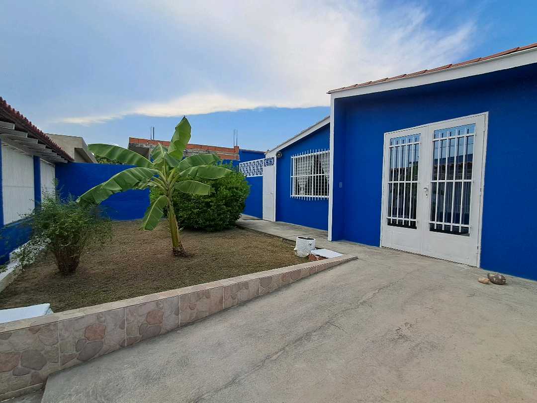Casa En Venta En Los Guayos Urb Paraparal 1era etapa GL-9612061 - Foto 1