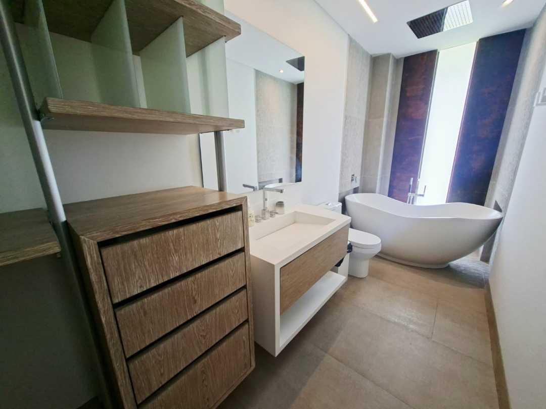 Casa en venta Loma del Chocho alto valor