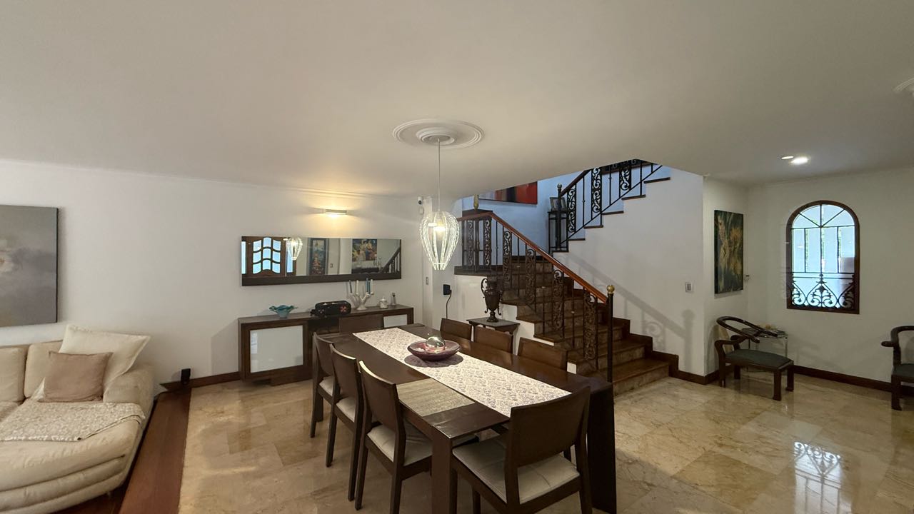 Casa en venta La Calera, Poblado-Medellín