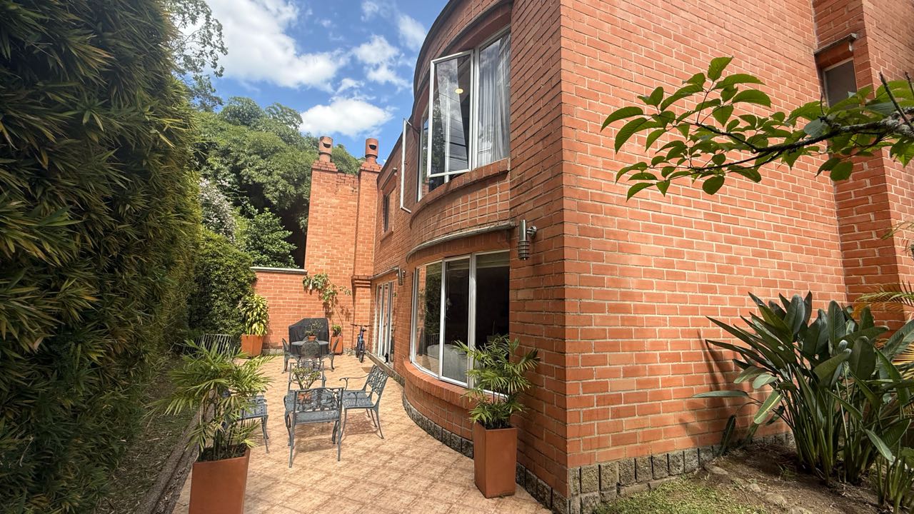 Casa en venta La Calera, Poblado-Medellín