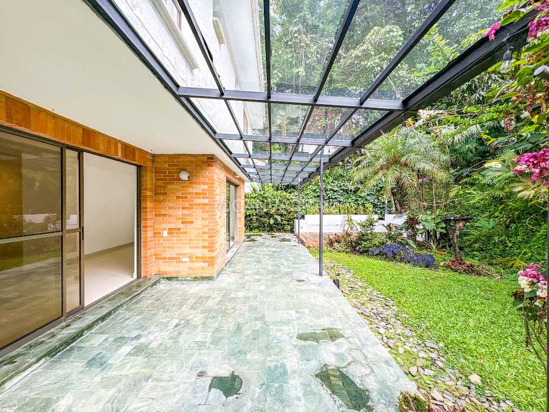 CASA EN VENTA LOMA BENEDICTINOS