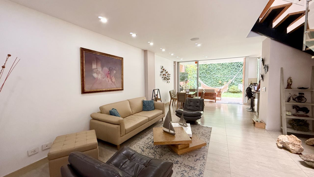 Casa en venta, Loma del Atravesado - Envigado Casa en venta, Loma del Atravesado - Envigado