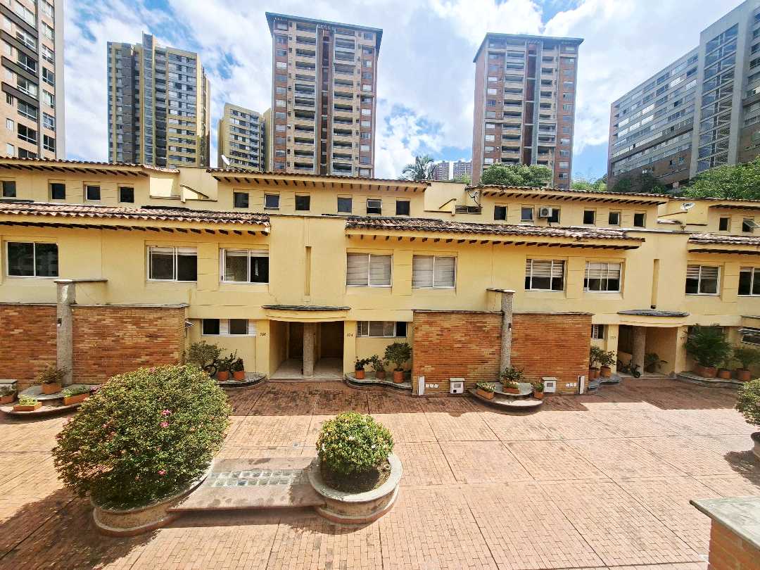 Casa en venta y arriendo Castropol HGTW