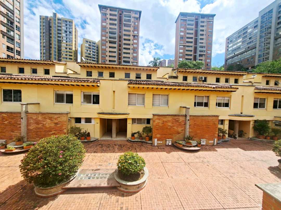 Casa en venta y arriendo Castropol HGTW