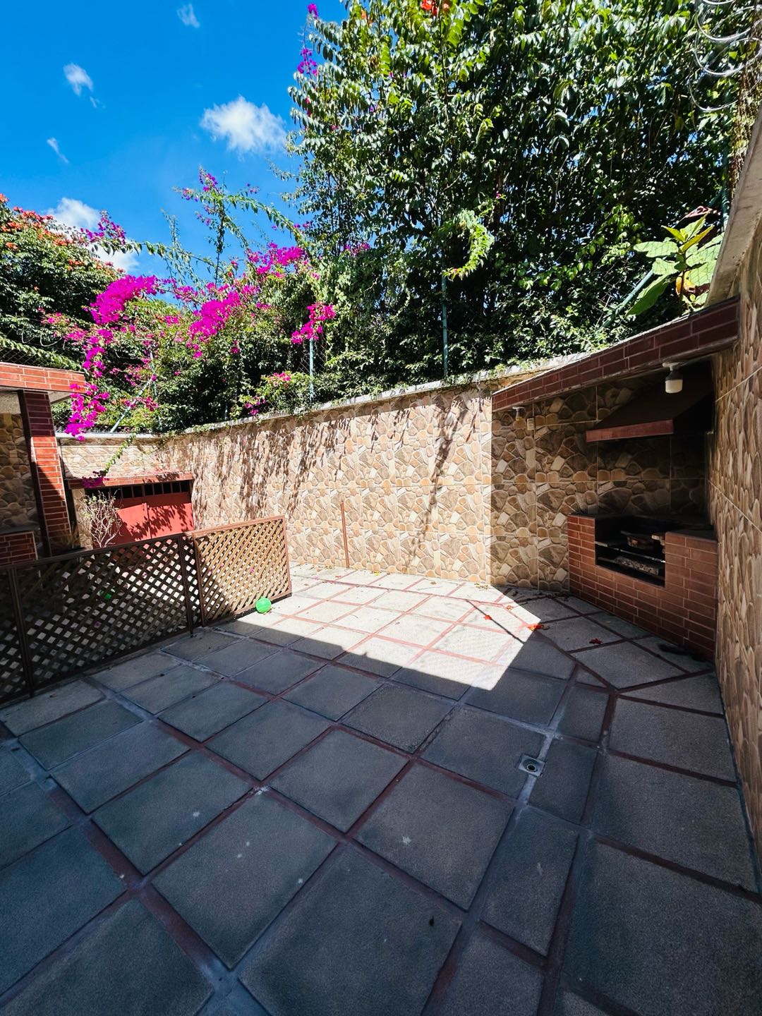Casa en Venta Zona 7, Calzada Mateo Flores Condominio Bugambileas