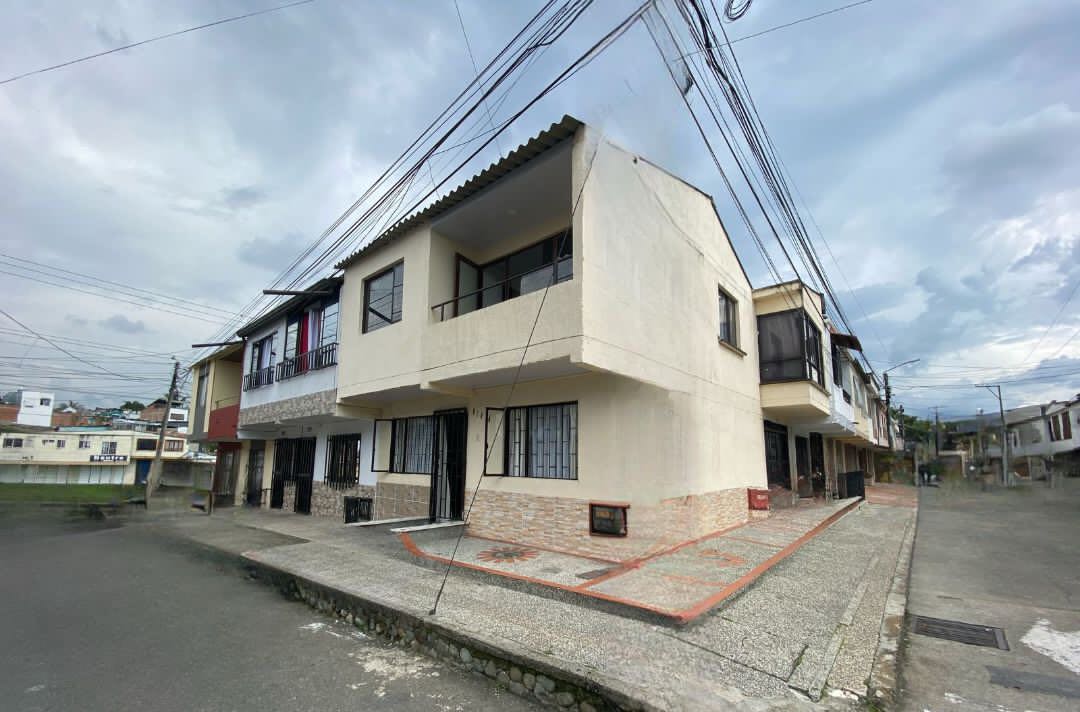 CASA ESQUINERA EN VENTA SECTOR OCCIDENTE