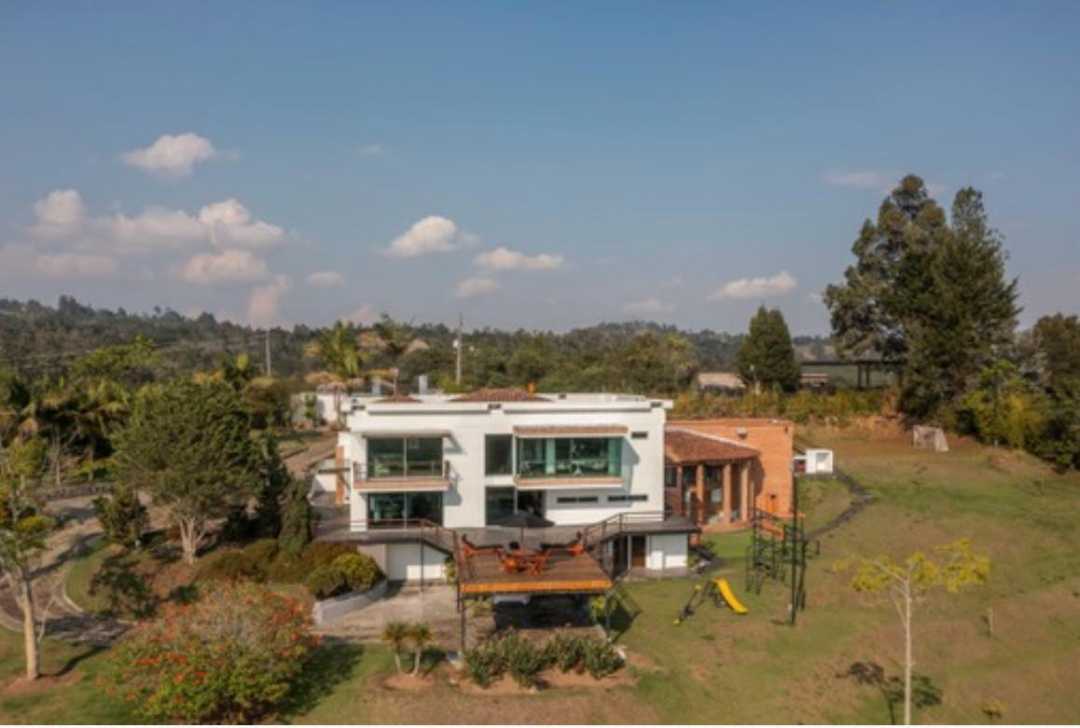 Casa en arriendo — CASA FINCA DE LUJO EN RENTA EL POBLADO