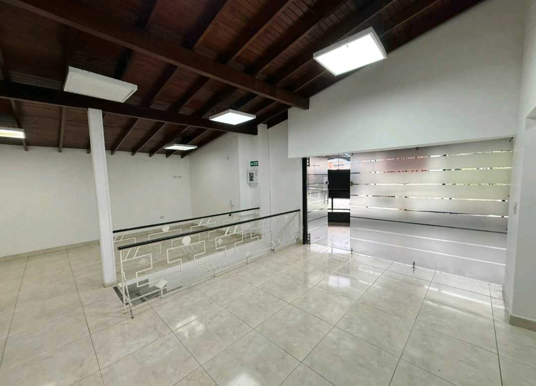 Casa-Local Comercial de 180m² en Santa Gema, Laureles, Medellín