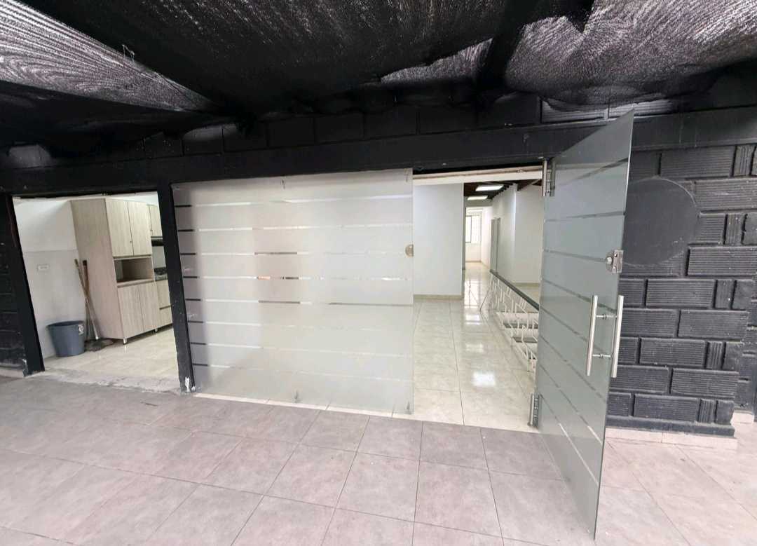 Casa-Local Comercial de 180m² en Santa Gema, Laureles, Medellín
