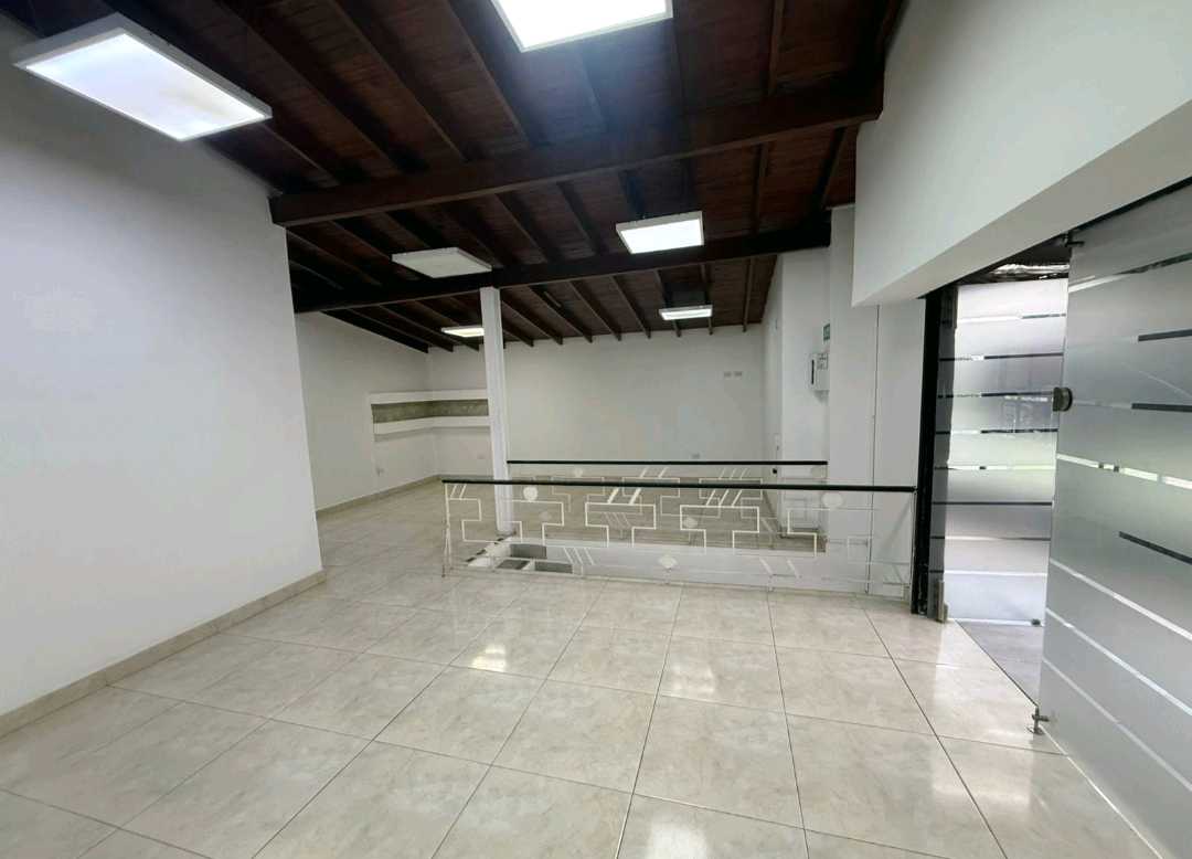 Casa-Local Comercial de 180m² en Santa Gema, Laureles, Medellín