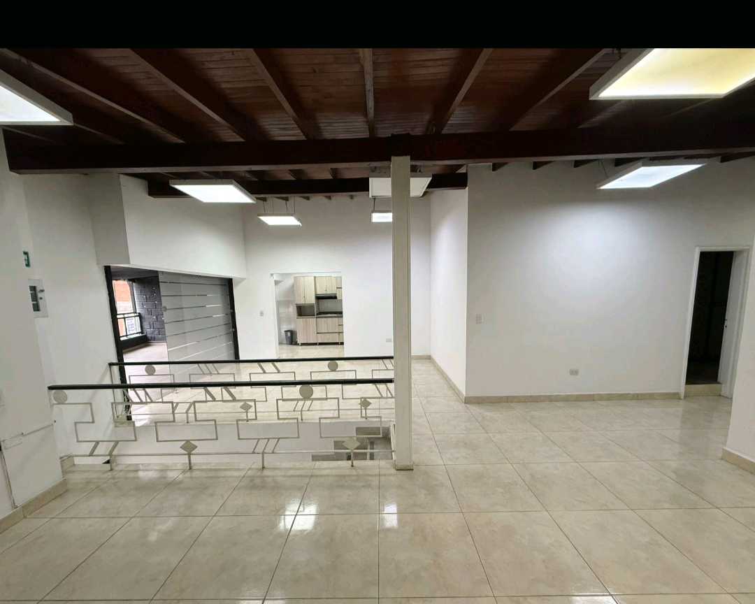 Casa-Local Comercial de 180m² en Santa Gema, Laureles, Medellín
