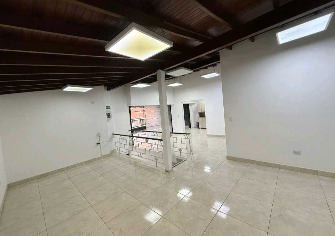 Casa-Local Comercial de 180m² en Santa Gema, Laureles, Medellín