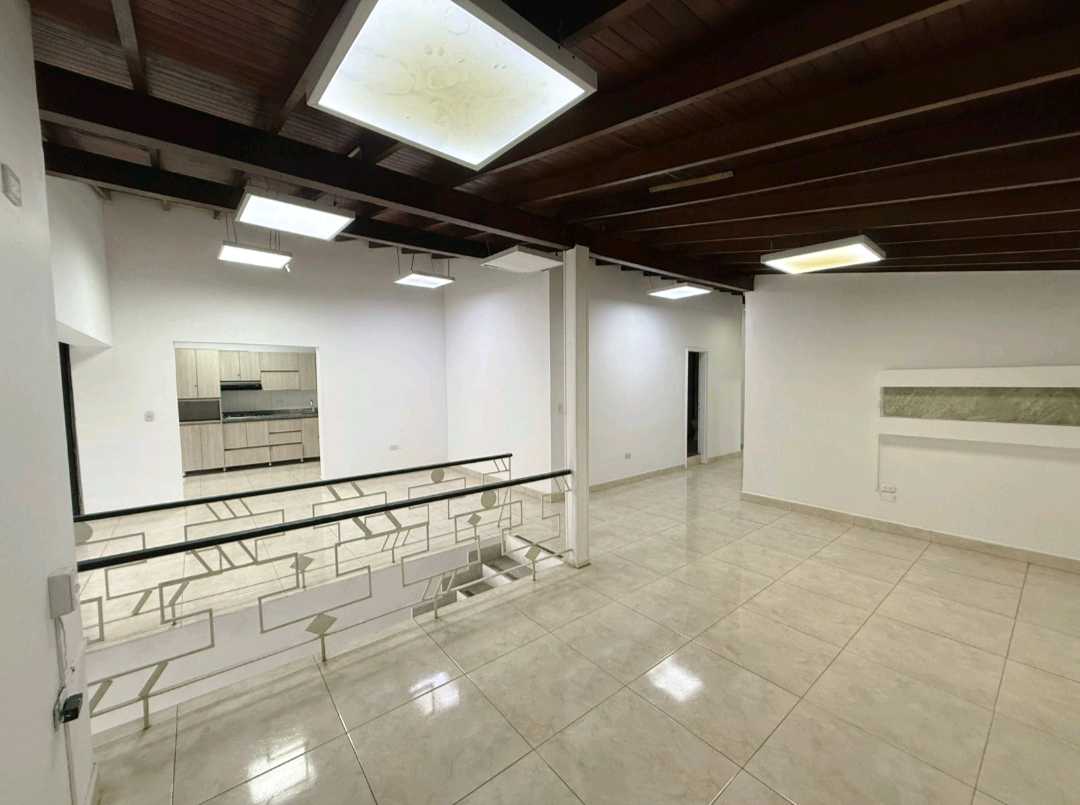 Casa-Local Comercial de 180m² en Santa Gema, Laureles, Medellín