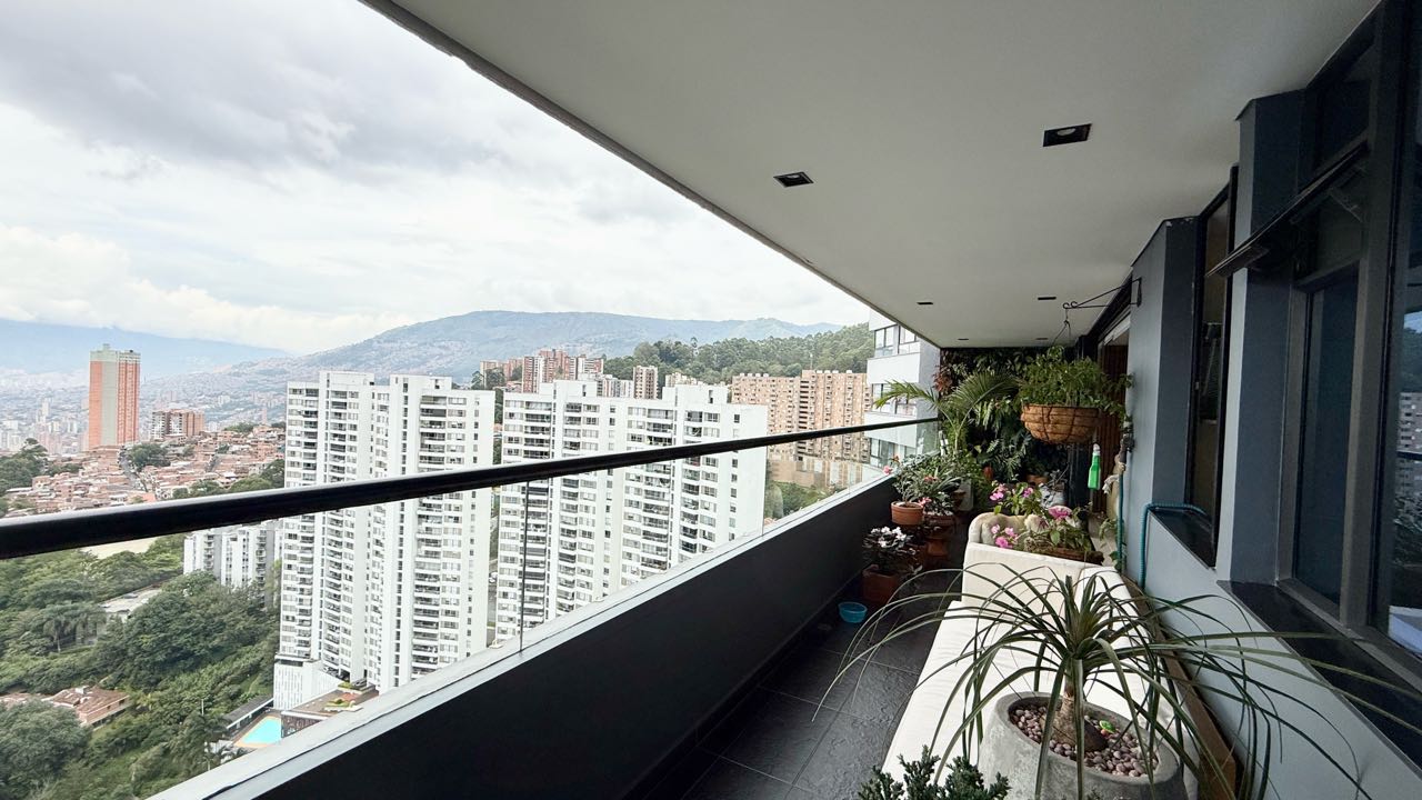 Apartamento con vista a Medellín en venta, Las Palmas - El Poblado