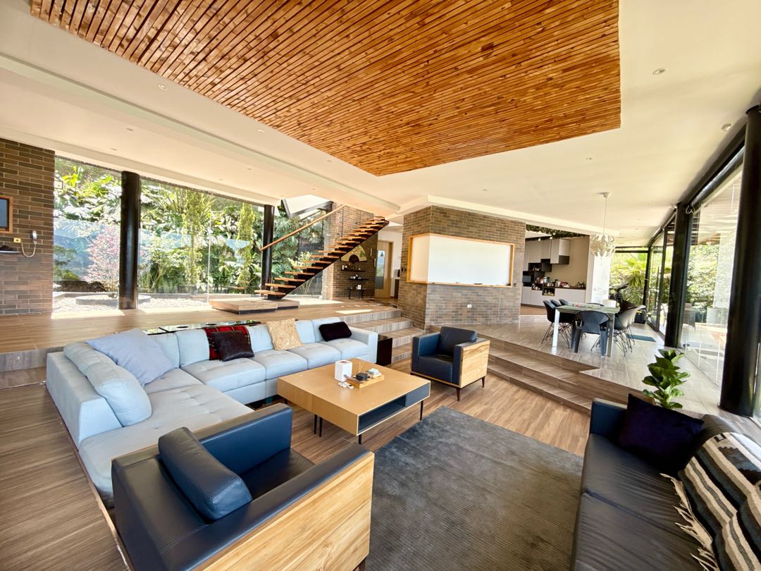 Casa en venta o renta con vista a Medellín, Alto de las Palmas