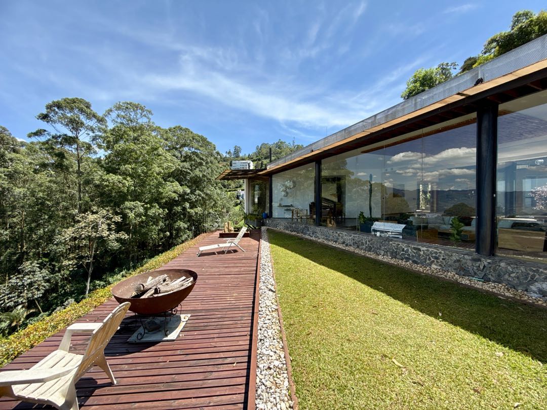 Casa en venta o renta con vista a Medellín, Alto de las Palmas