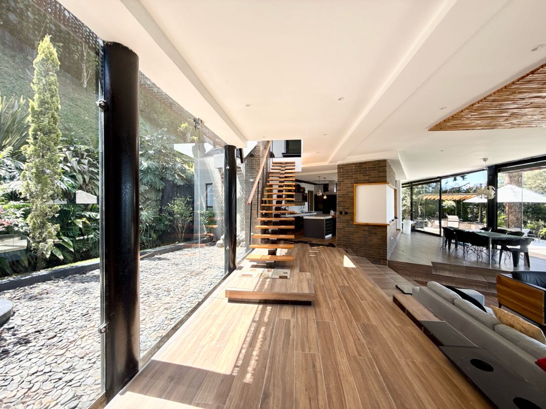 Casa en venta o renta con vista a Medellín, Alto de las Palmas