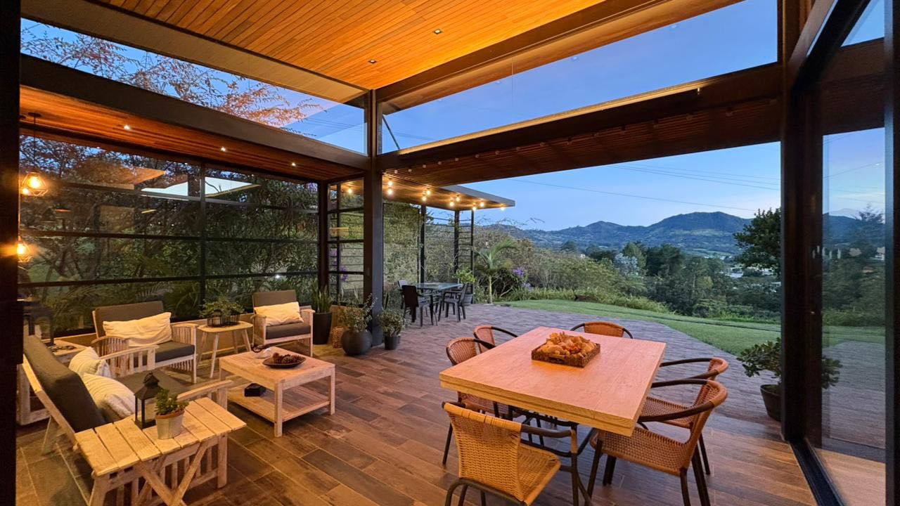 Espectacular casa en venta en Vía la Ceja, Antioquía