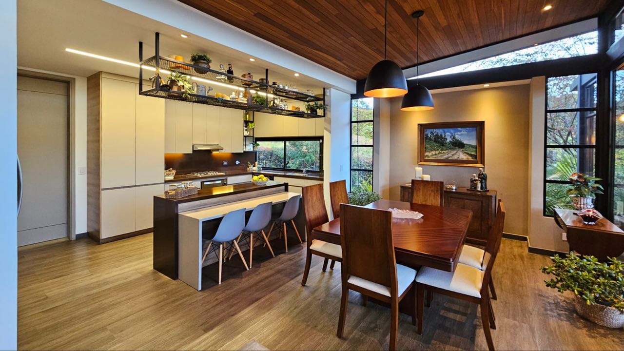 Espectacular casa en venta en Vía la Ceja, Antioquía