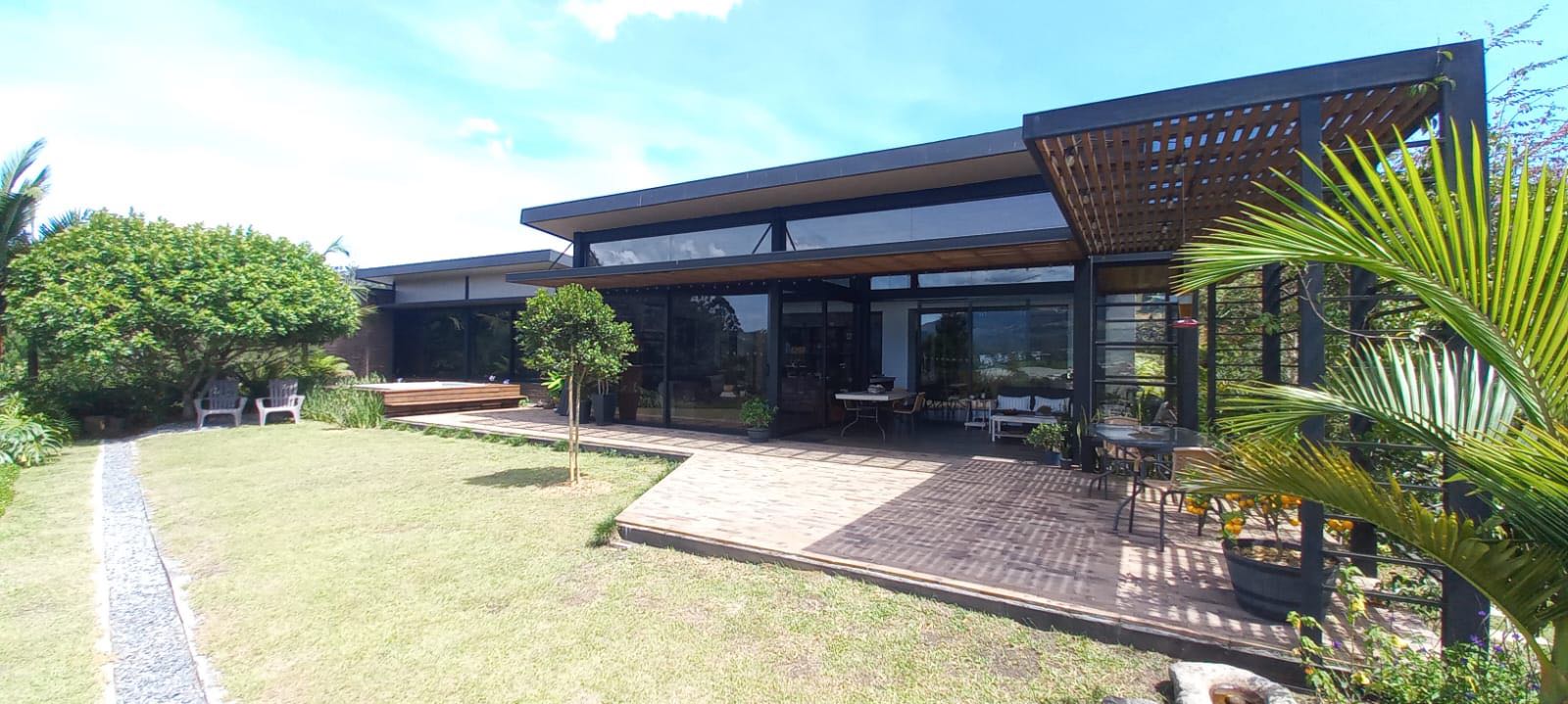 Espectacular casa en venta en Vía la Ceja, Antioquía