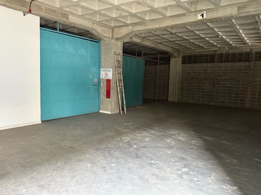 En alquiler galpón 2048m2. Zona Industrial Cloris. Guarenas