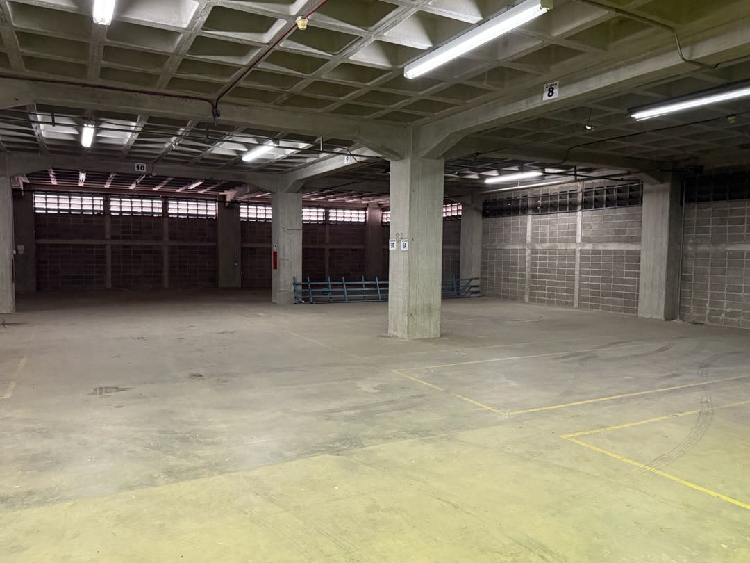 En alquiler galpón 2048m2. Zona Industrial Cloris. Guarenas