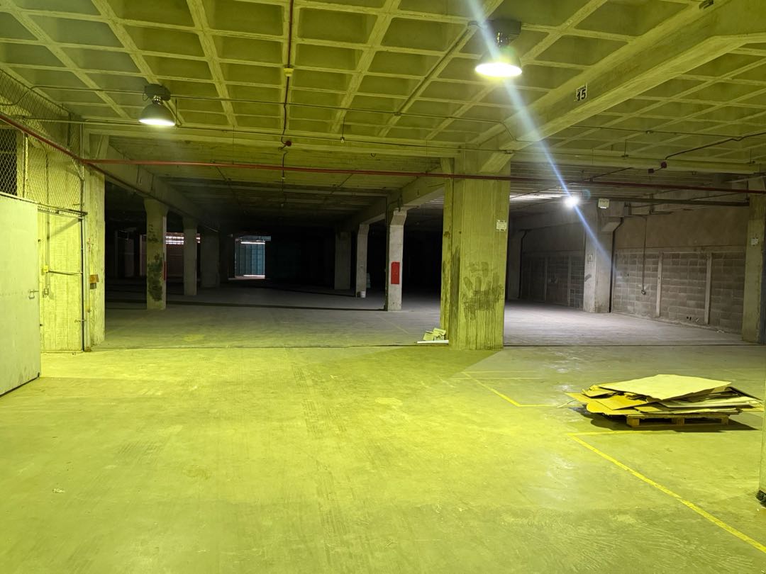 En alquiler galpón 2048m2. Zona Industrial Cloris. Guarenas
