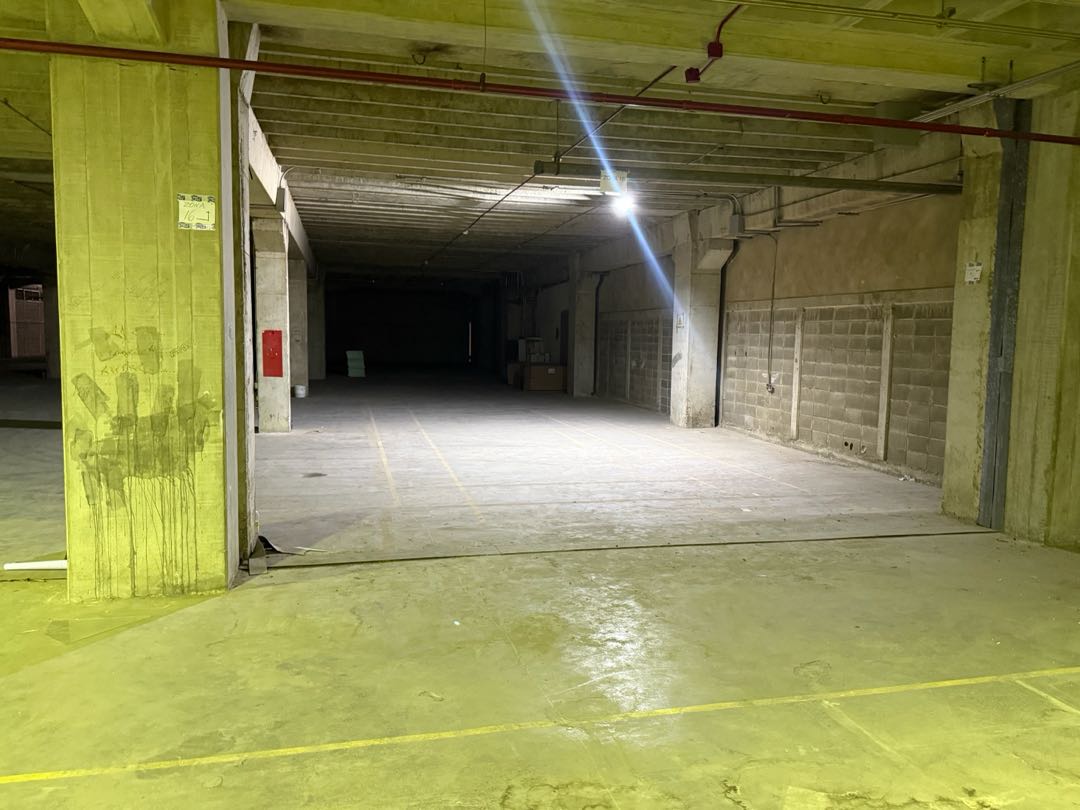 En alquiler galpón 2048m2. Zona Industrial Cloris. Guarenas