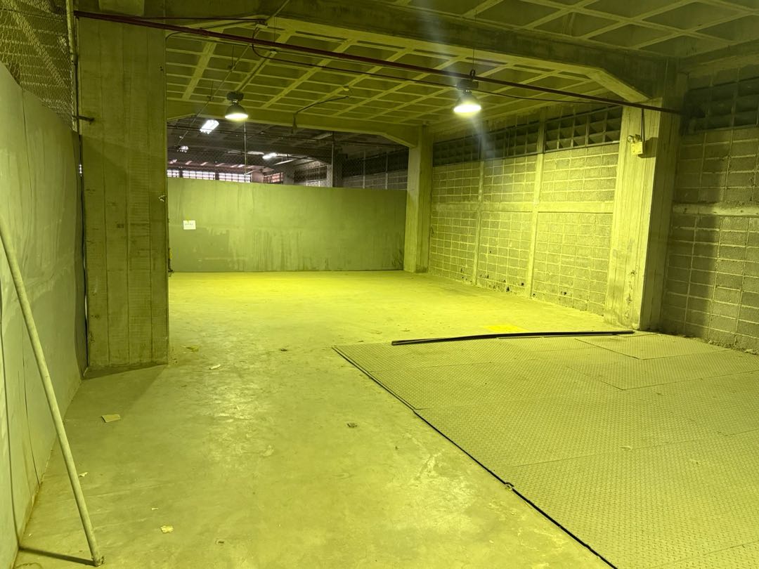 En alquiler galpón 2048m2. Zona Industrial Cloris. Guarenas