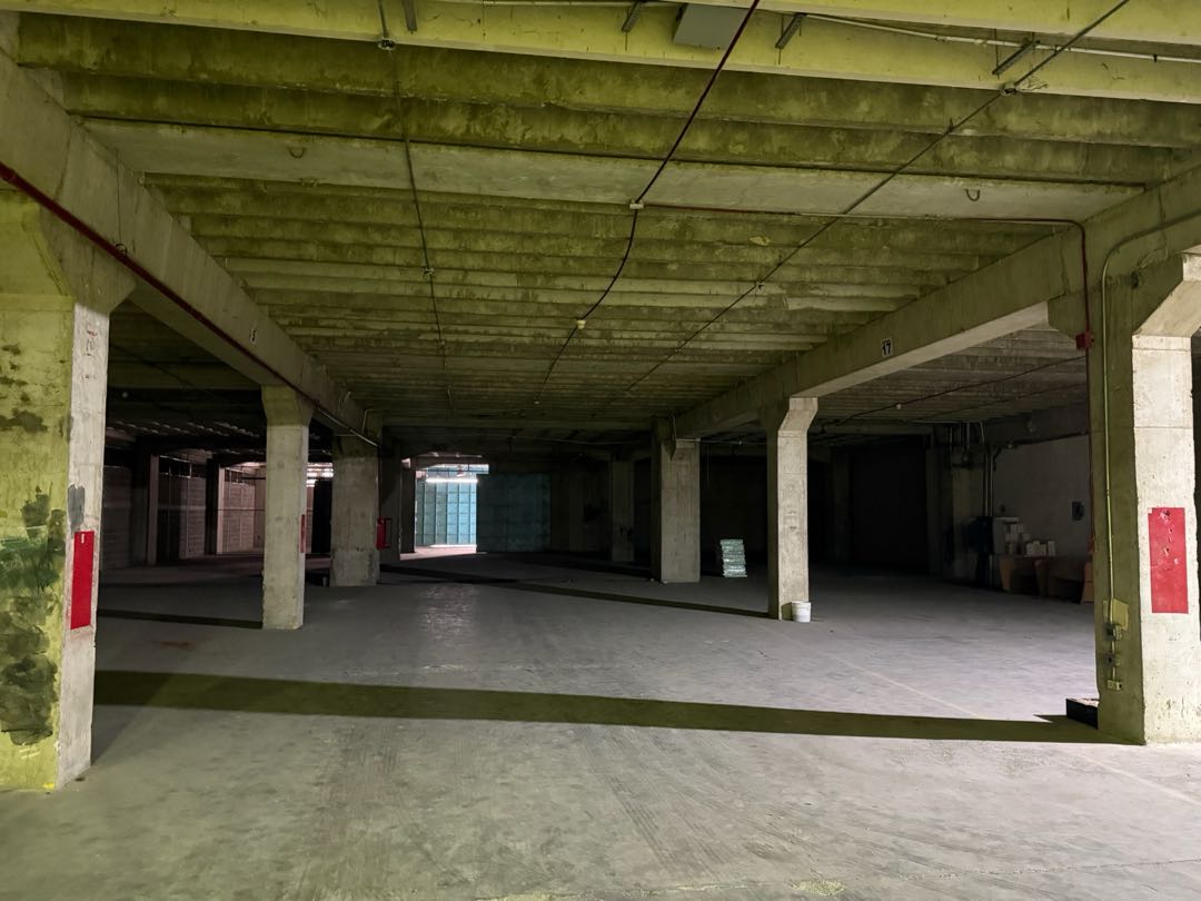 En alquiler galpón 2048m2. Zona Industrial Cloris. Guarenas