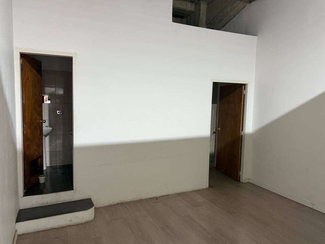 En alquiler galpón 2048m2. Zona Industrial Cloris. Guarenas