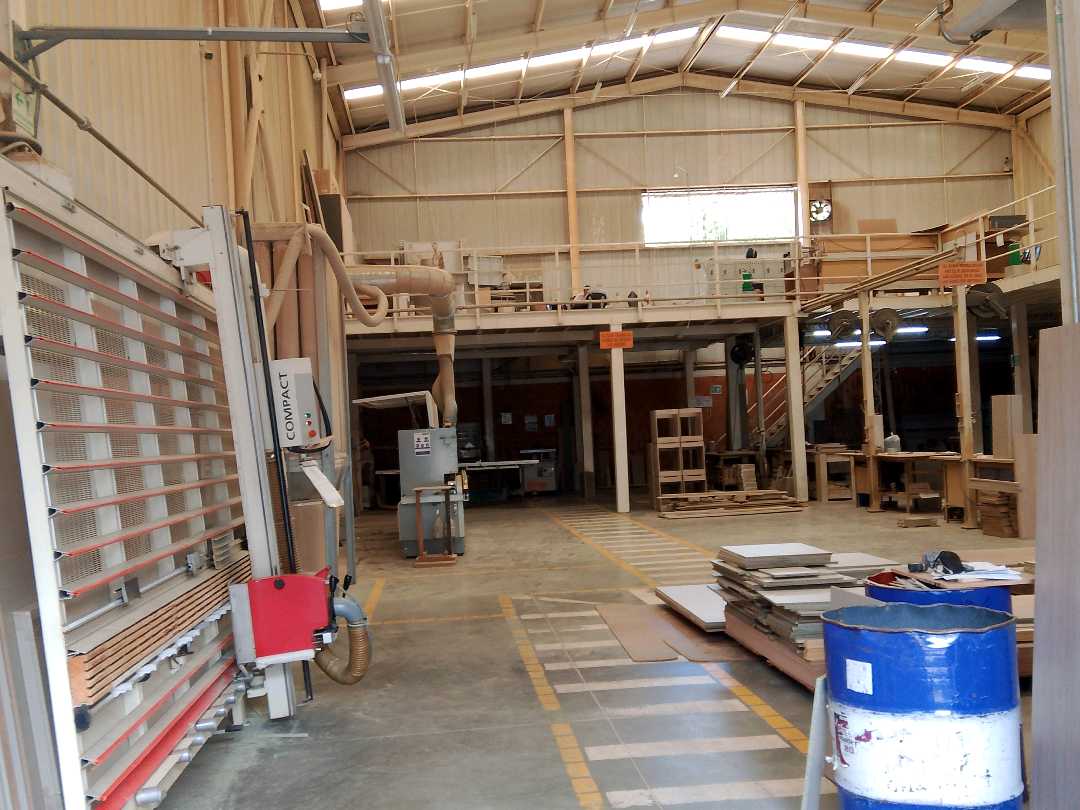 EN VENTA AMPLIA BODEGA CON EXCELENTE UBICACION