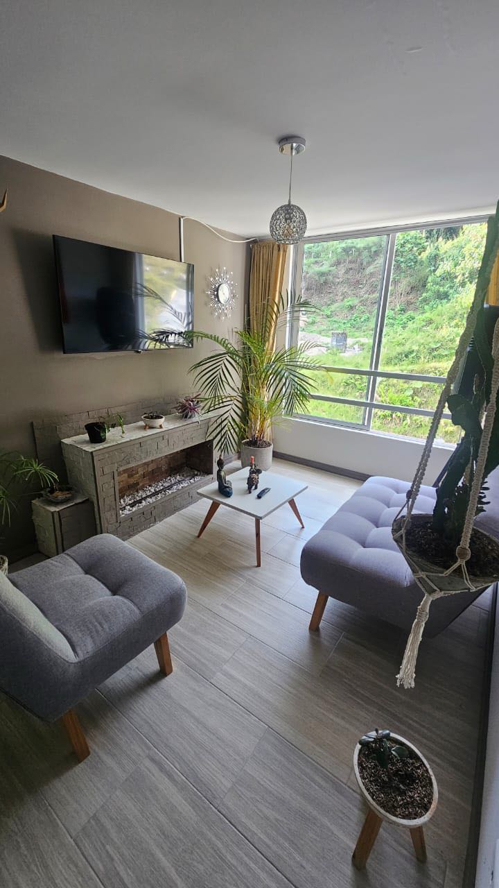 EN VENTA APARTAMENTO DE TRES HABITACIONES EN COLINA DE LA CUMBRE