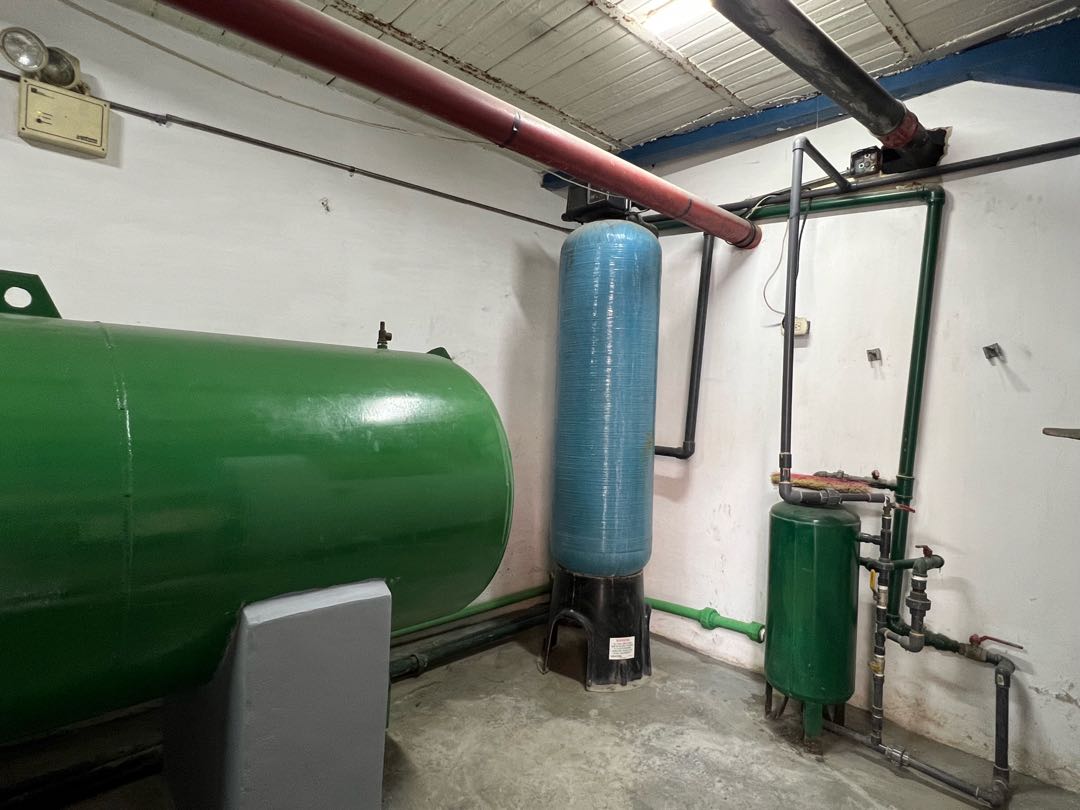 En Alquiler Galpon tipo Edificio Industrial Comercial en Boleita Sur.