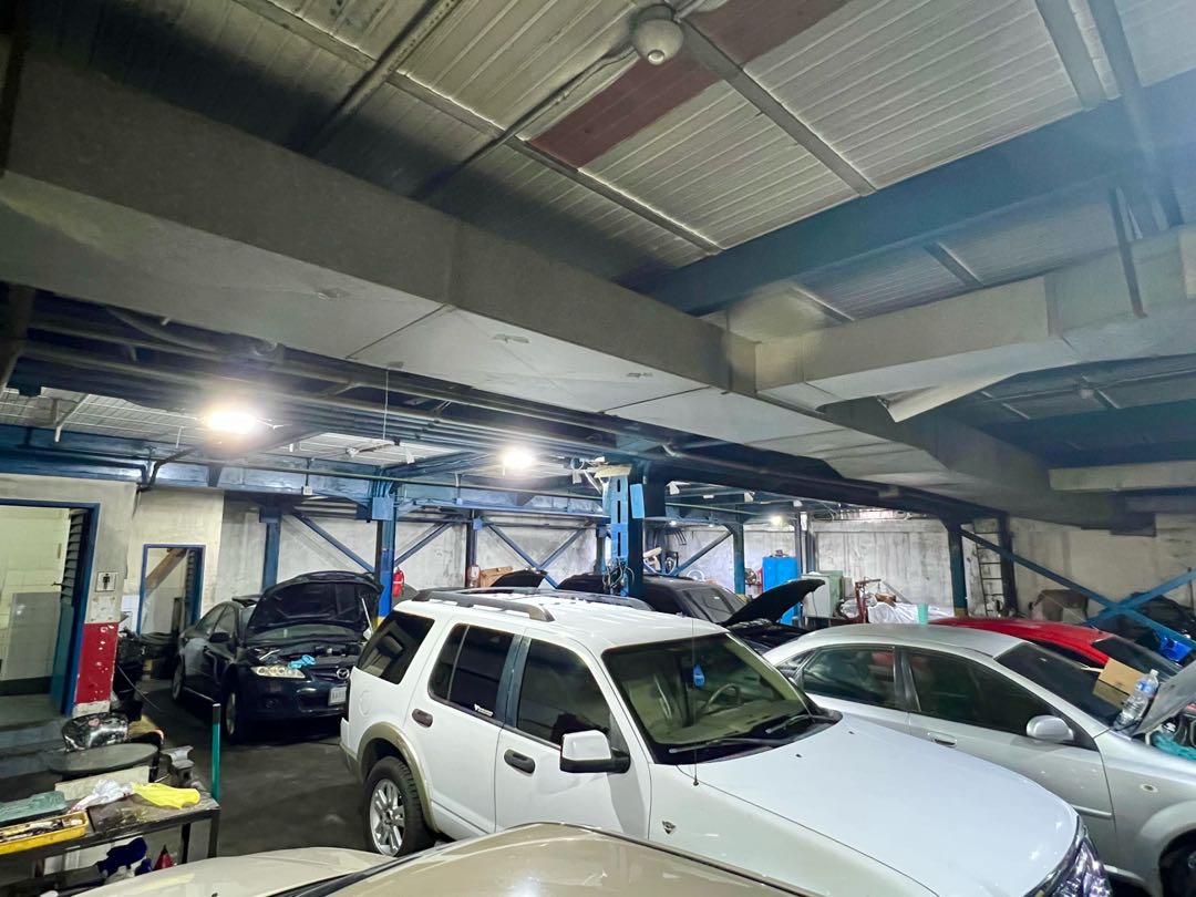 En Alquiler Galpon tipo Edificio Industrial Comercial en Boleita Sur.