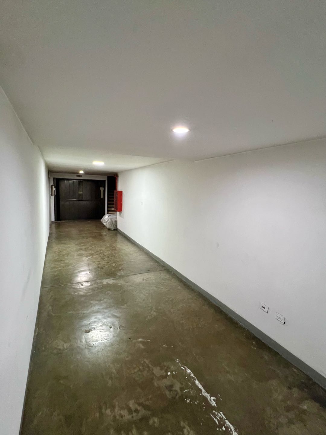 En Alquiler Galpon tipo Edificio Industrial Comercial en Boleita Sur.