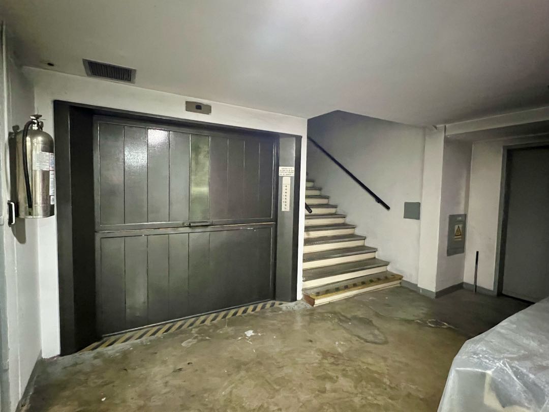 En Alquiler Galpon tipo Edificio Industrial Comercial en Boleita Sur.