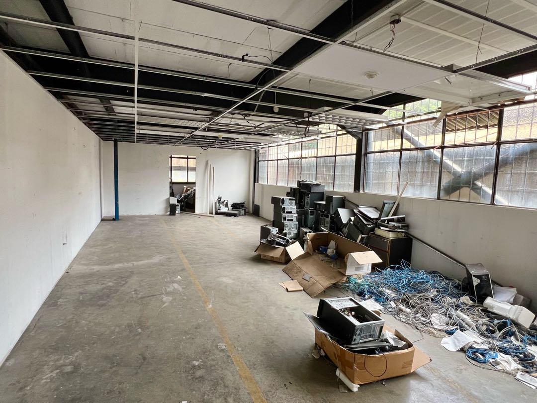 En Alquiler Galpon tipo Edificio Industrial Comercial en Boleita Sur.