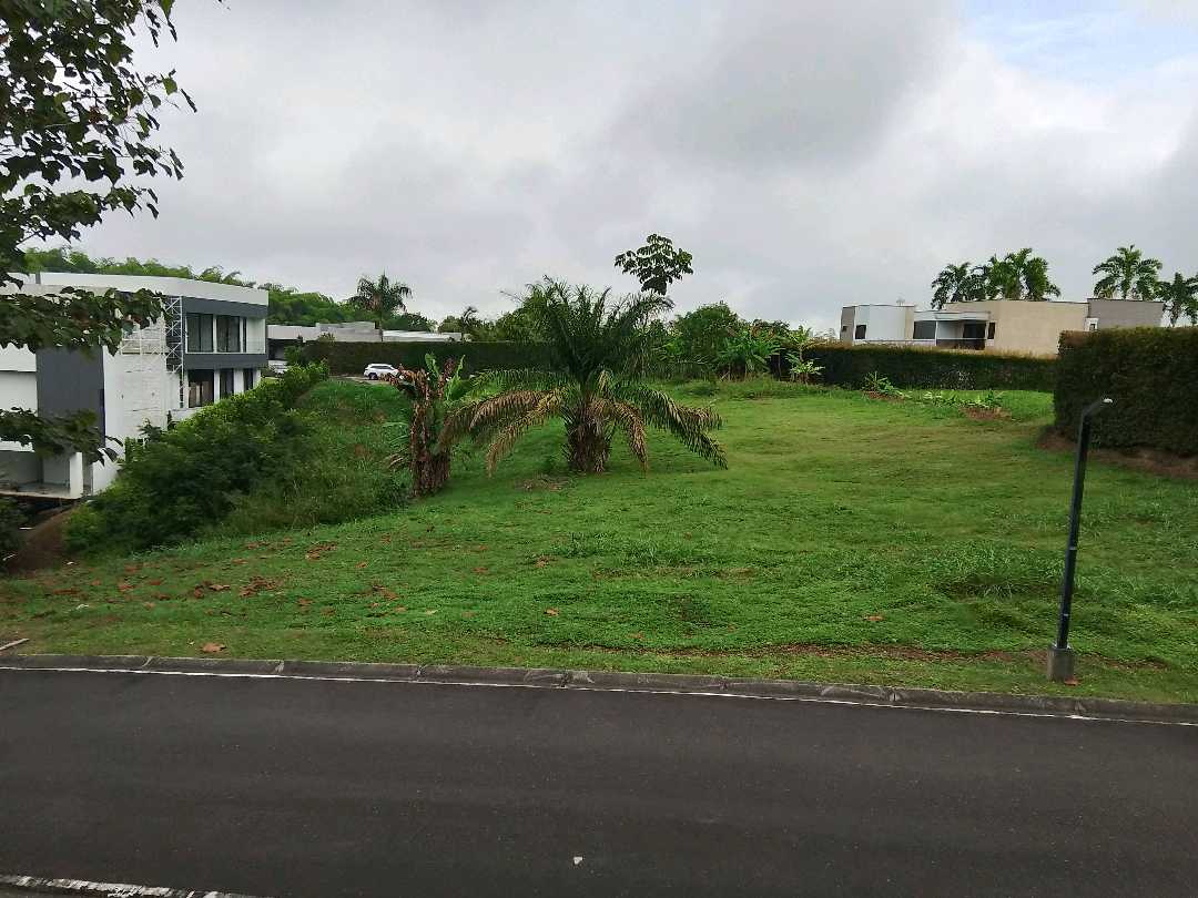 EN VENTA LOTE UBICADO EN CONJUNTO CERRADO EN CERRITOS PEREIRA