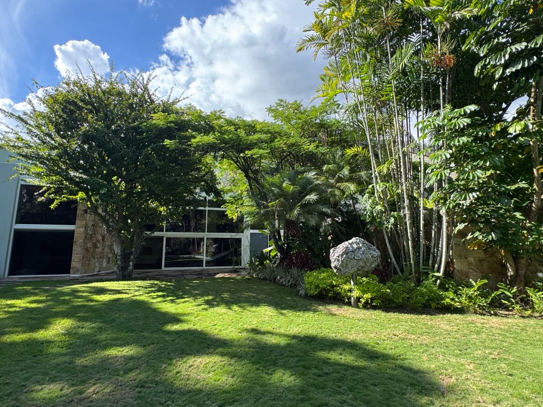 En Venta Lujosa Casa ubicada en Los Chorros. Sucre – Caracas