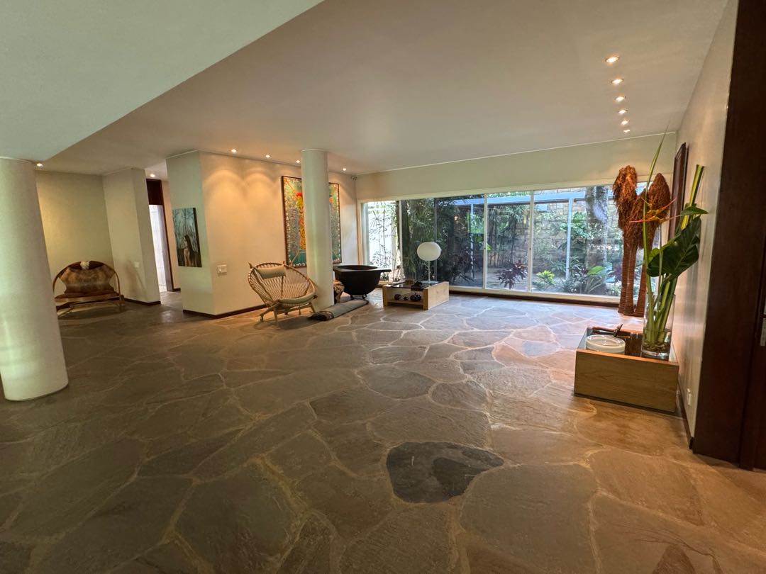 En Venta Lujosa Casa ubicada en Los Chorros. Sucre – Caracas