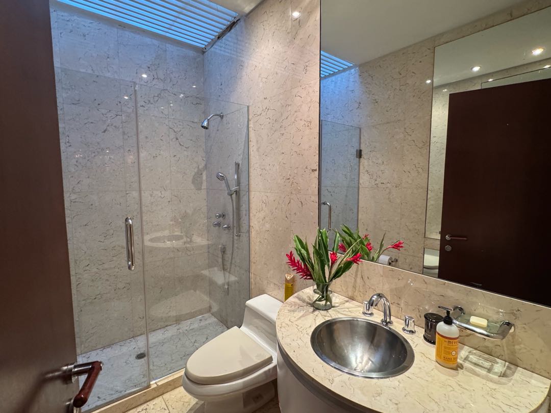 En Venta Lujosa Casa ubicada en Los Chorros. Sucre – Caracas