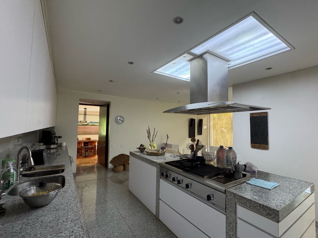 En Venta Lujosa Casa ubicada en Los Chorros. Sucre – Caracas