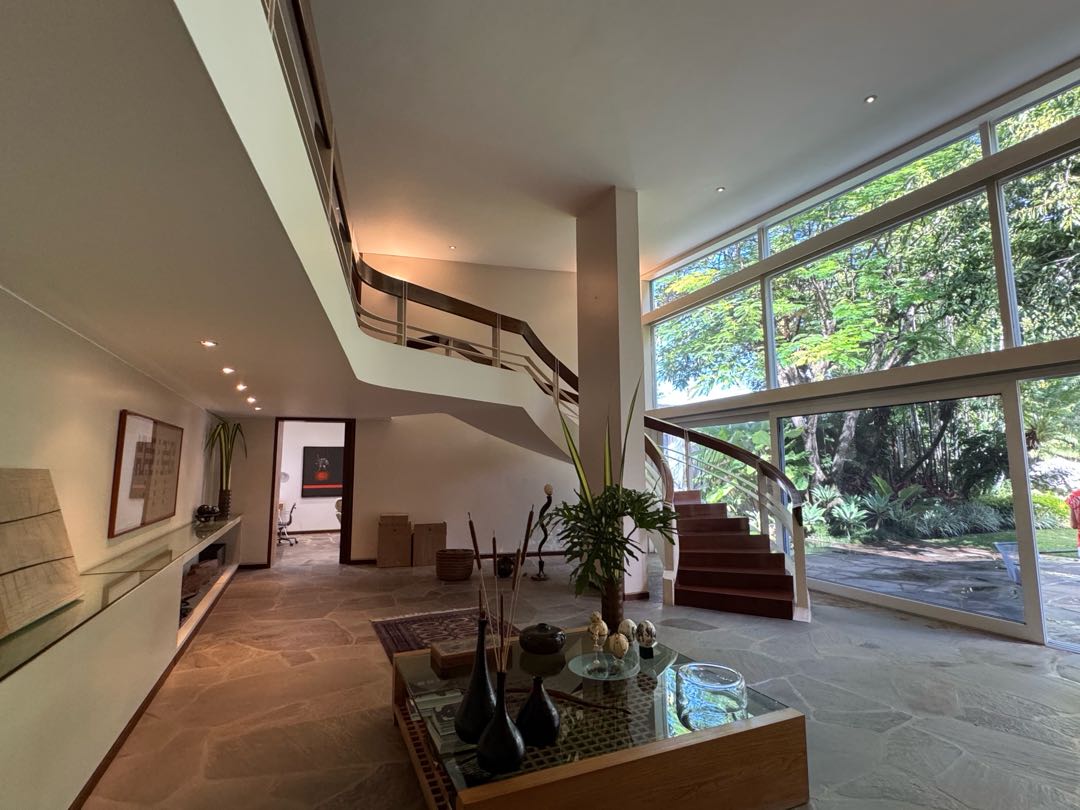 En Venta Lujosa Casa ubicada en Los Chorros. Sucre – Caracas