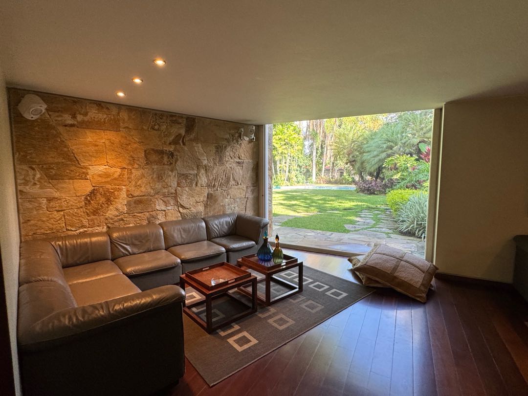 En Venta Lujosa Casa ubicada en Los Chorros. Sucre – Caracas