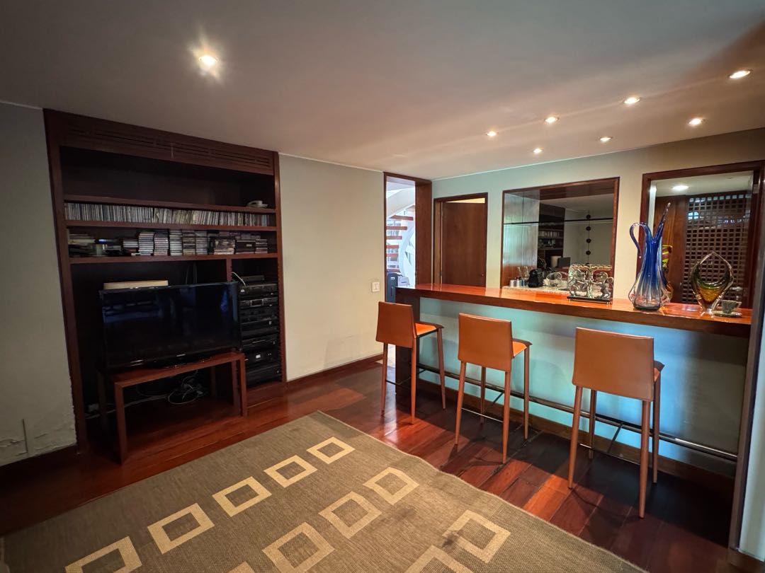 En Venta Lujosa Casa ubicada en Los Chorros. Sucre – Caracas