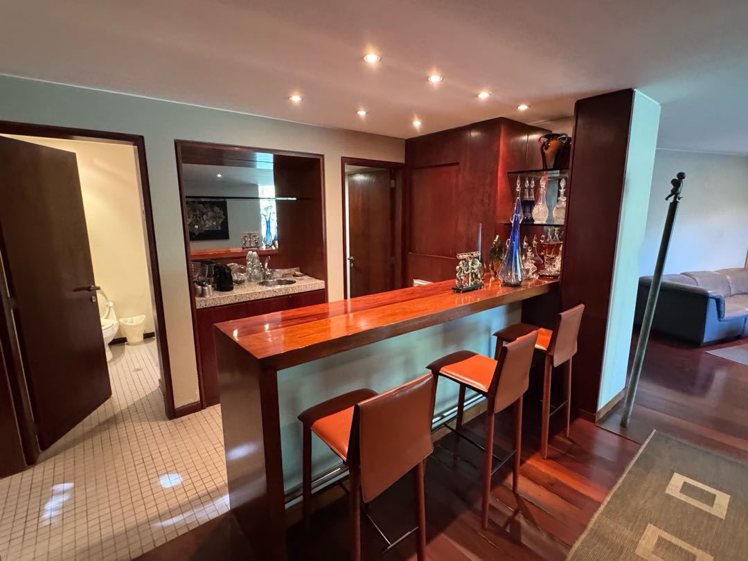 En Venta Lujosa Casa ubicada en Los Chorros. Sucre – Caracas