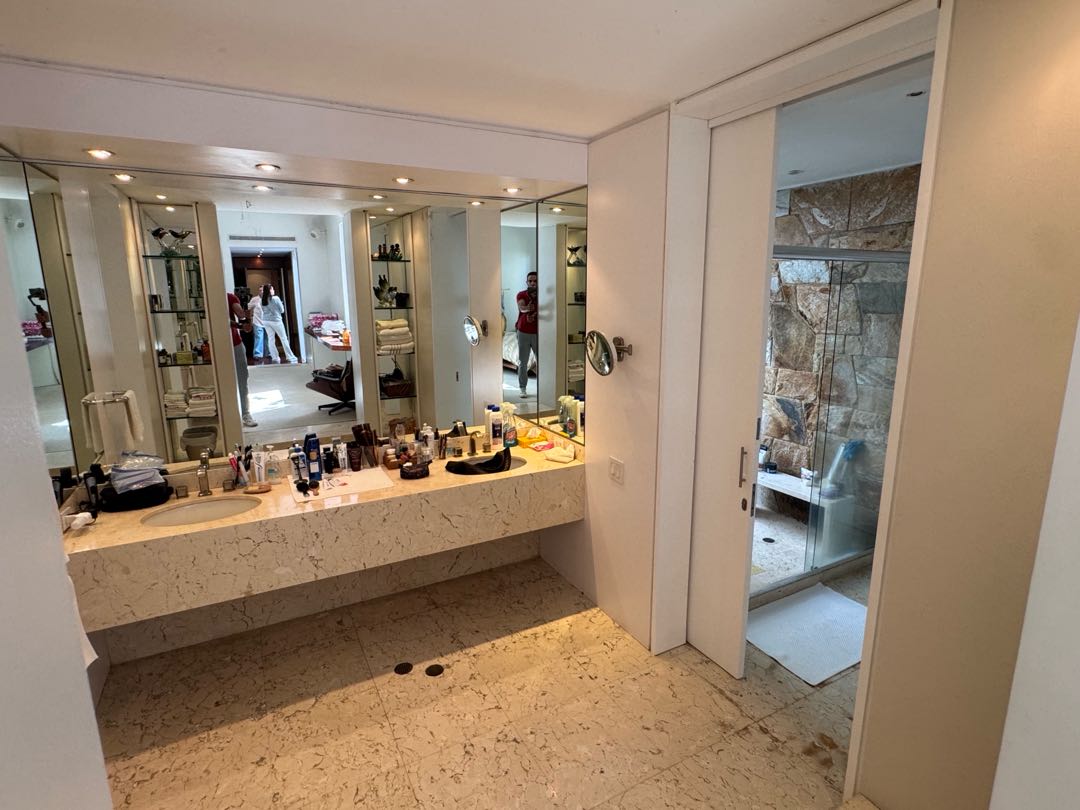 En Venta Lujosa Casa ubicada en Los Chorros. Sucre – Caracas